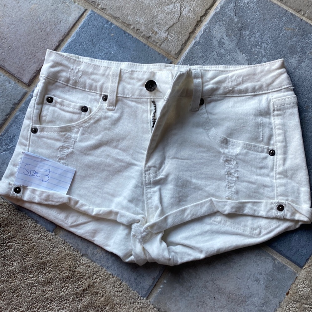 White Ocean drive shorts, size 3